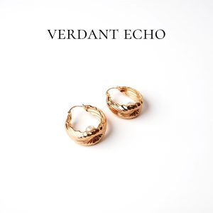 Half-moon shaped artificial pearl earrings